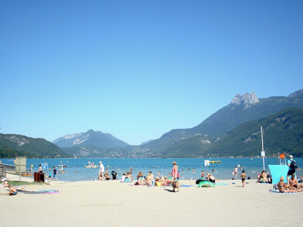 Badestrand am Lac d'Annecy bei Doussard