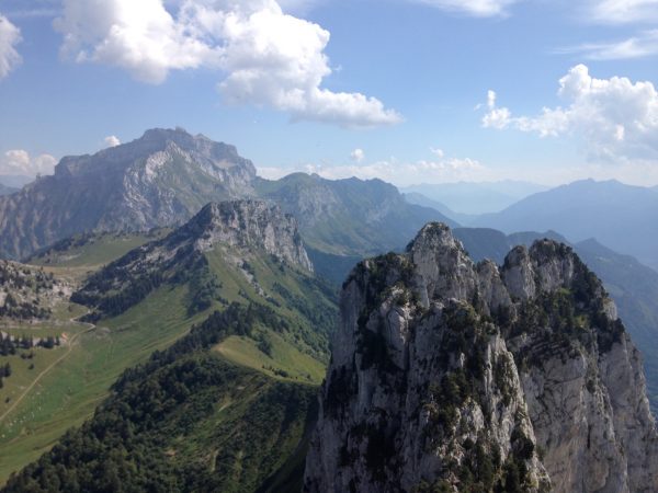 Ausblick auf die angrenzenden Berge bei der Klettertour über die Dents de Lanfon