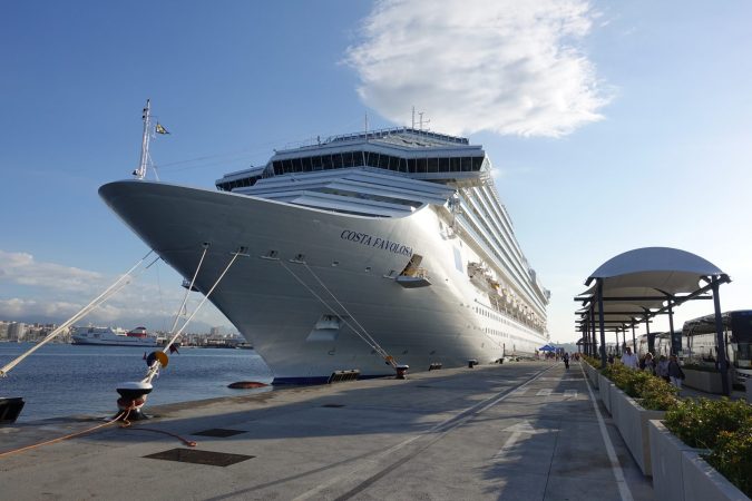 Kreuzfahrtschiff Costa Favolosa im Hafen von Palma de Mallorca