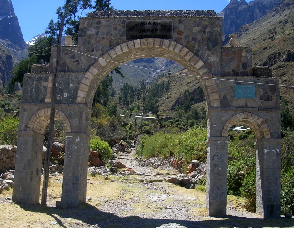 Alter Torbogen im Tapay im Colca Canyon