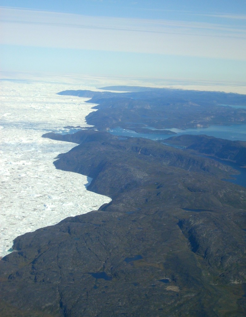 Ausblick auf Grönland vom Flugzeug