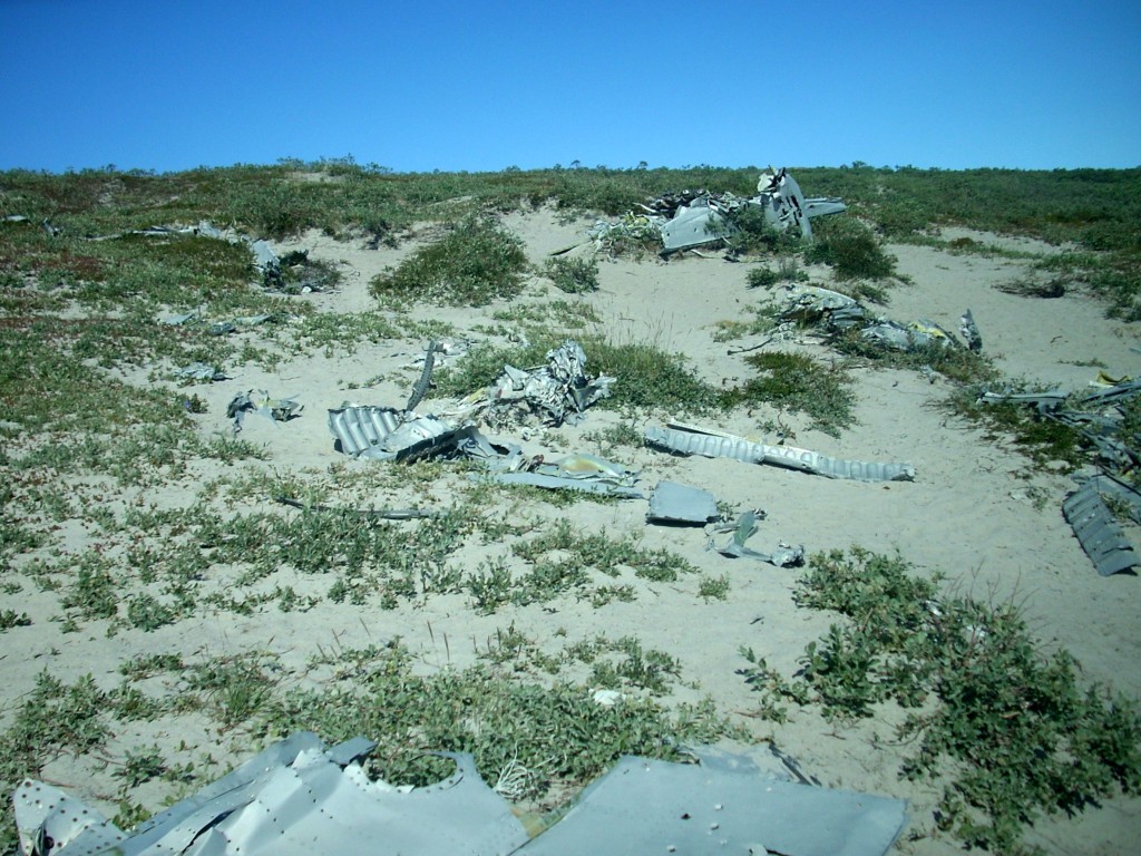 Reste eines abgestürtzen Flugzeug in Kangerlussuaq
