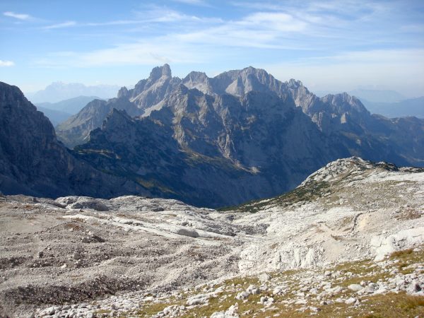 Ausblick auf den Gosaukamm von der Terrasse der Adamekhütte