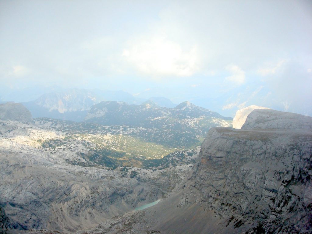 Ausblick nach dem Passieren der Nebelschwaden am Hochplateau