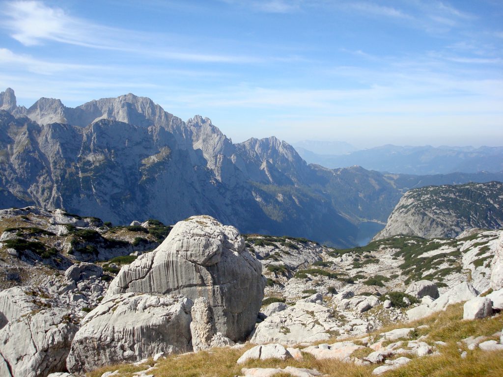 Aussblick zum Gosausee am Weg von der Simonyhütte zur Adamekhütte