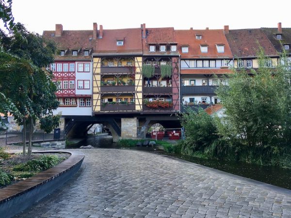 Krämerbrücke in Erfurt von der Seite