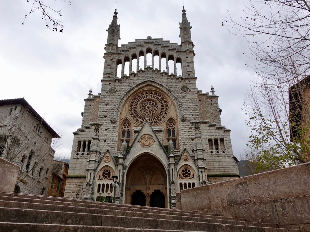 GR 221: Soller, Kirche