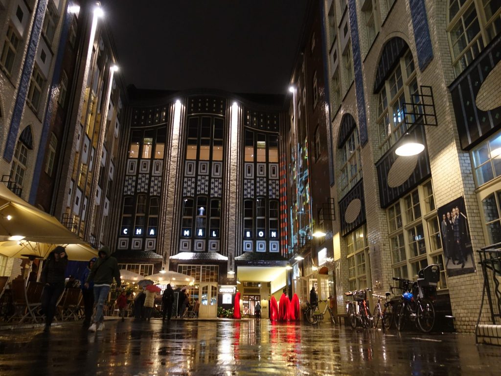 Hof 1 der Hackeschen Höfe in Berlin