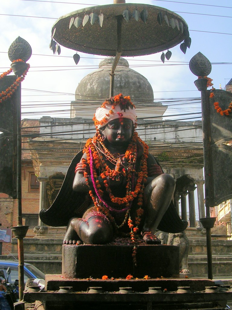 Götterstatue irgendwo in Kathmandu