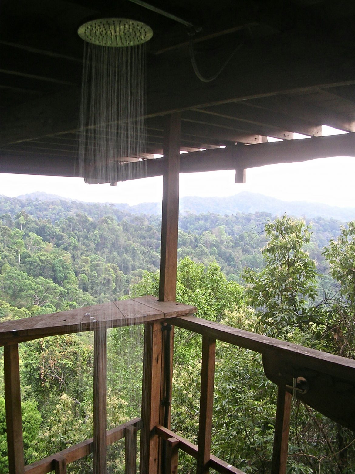 Dusche im Baumhaus in Huay Xai