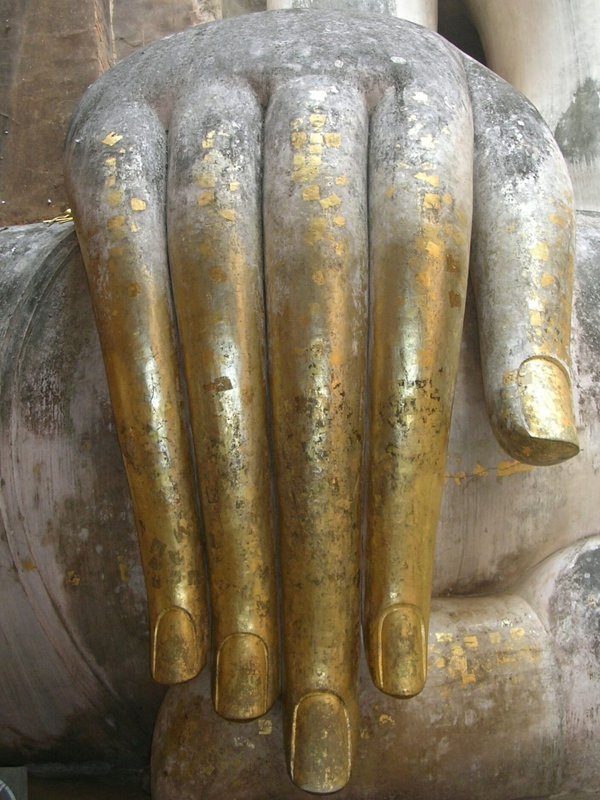 Hand der Buddha Statue im Wat Si Chum Tempel in Sukothai