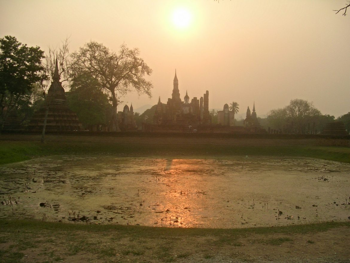 Sonnenuntergang in Sukothai