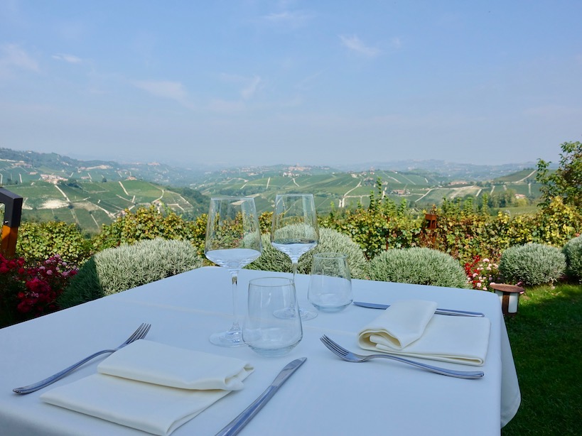 Piemont: Ausblick vom Agriturismo La Toricella