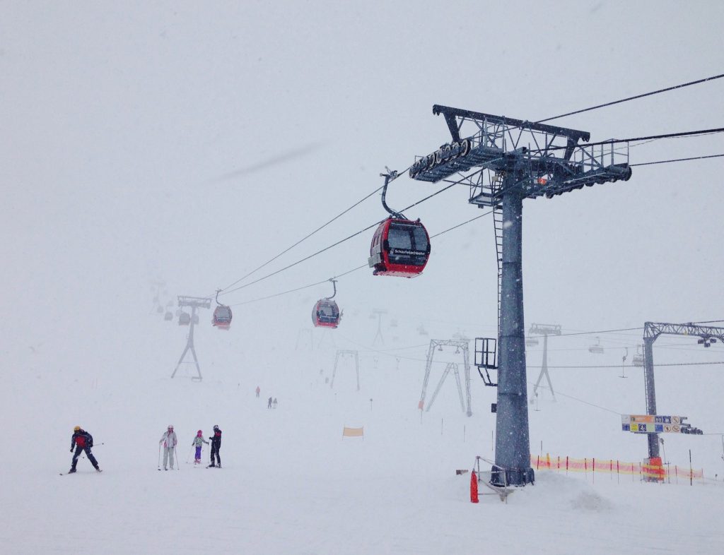 Ein Tag mit Nebel und Schneefall am Stubaier Gletscher