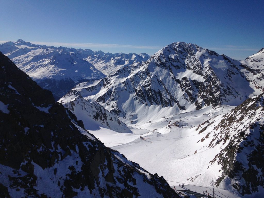 Ausblick von der Aussichtsplattform Top of Tirol am Stubaier Gletscher