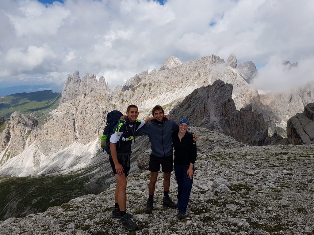 Bei Weitwandern: Valerie und ihre zwei Wanderkollegen am Traumpfad von München nach Venedig (Bild von Valerie)