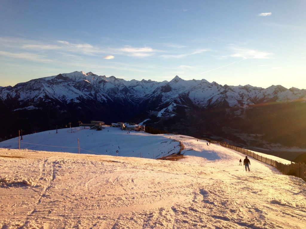 Schönes Bergpanorama bei der letzten Abfahrt auf der Schmitten 